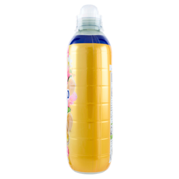 Coccolino Ammorbidente Concentrato Perfume Sandalo & Caprifoglio 87 Lavaggi 1827 ml